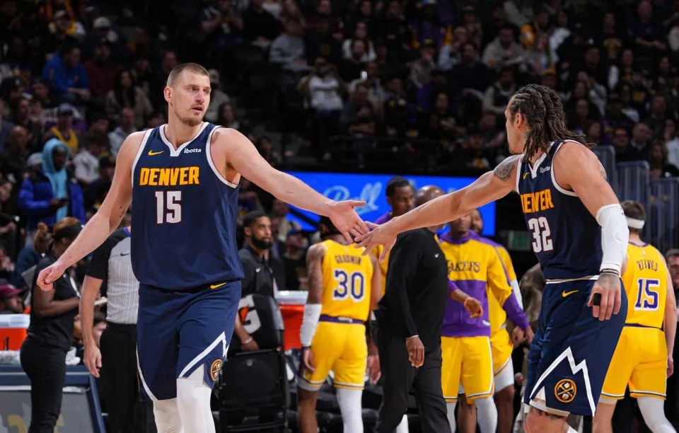 穆雷回归赛场，爆冷首场状态亮眼，IG观众沸腾！的简单介绍